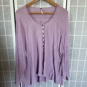 Free People bat wing long sleeve with button top, light purple, XL.